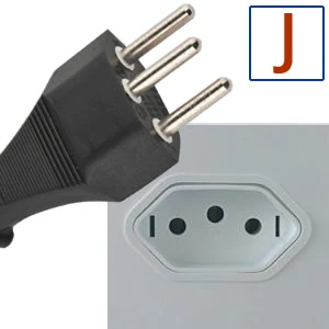 Eine elektrische Steckdose mit Stecker J